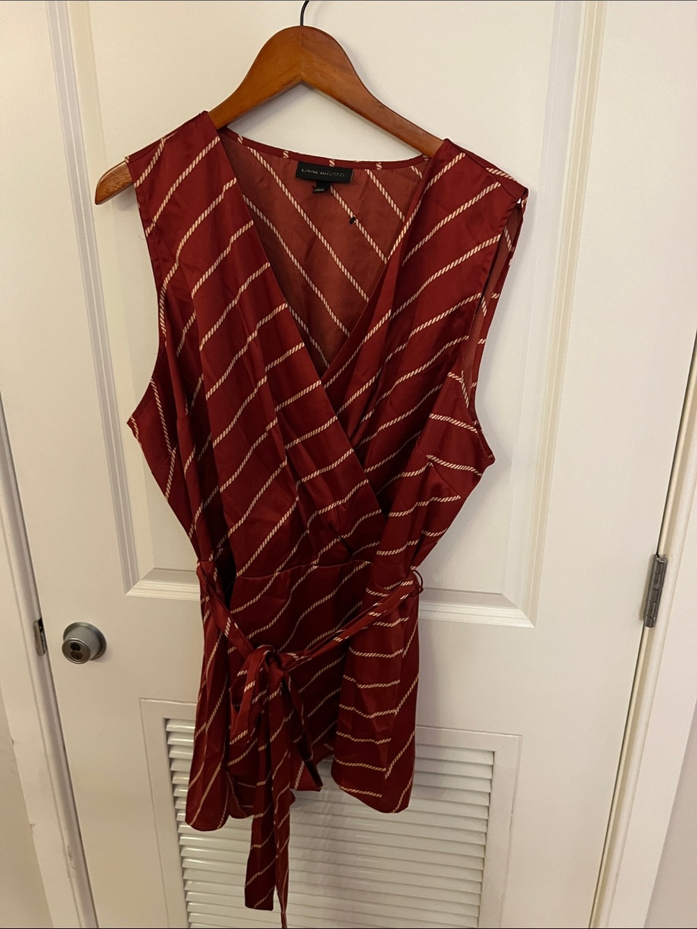 Lane Bryant Burgundy Sleeveless Twist-Detail Top with Rope Print